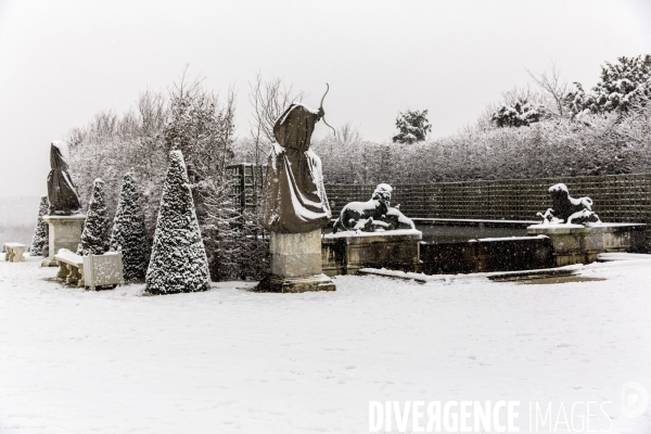 Le parc du Château de Versailles sous la neige.