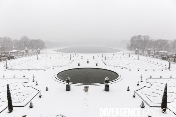 Le parc du Château de Versailles sous la neige.