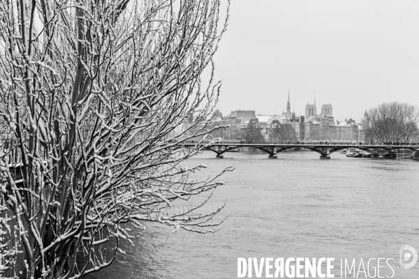 Neige et inondations à Paris