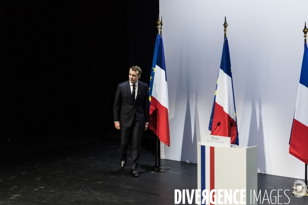 Discours d Emmanuel Macron au centre culturel Alb Oru