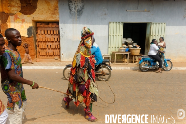 BENIN : Culte vaudou des Revenants EGUNGUN