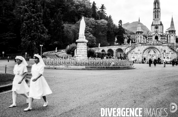 Lourdes en Noir & Blanc