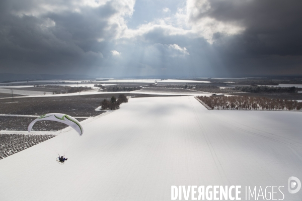 Vol dans un nuage de neige du Verdon