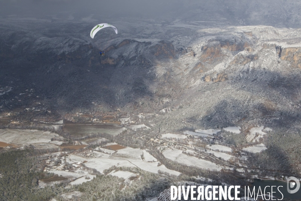 Vol dans un nuage de neige du Verdon