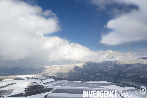 Vol dans un nuage de neige du Verdon
