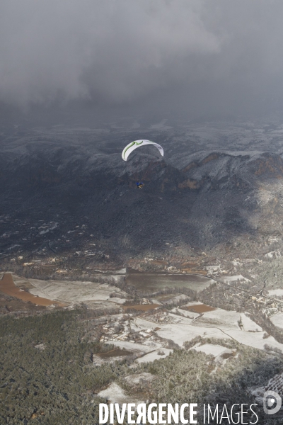 Vol dans un nuage de neige du Verdon