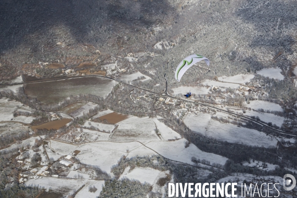 Vol dans un nuage de neige du Verdon