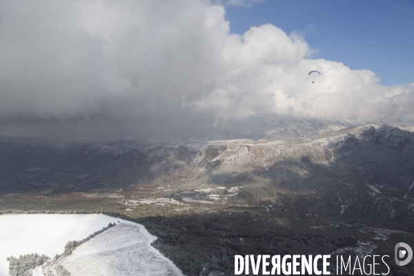 Vol dans un nuage de neige du Verdon