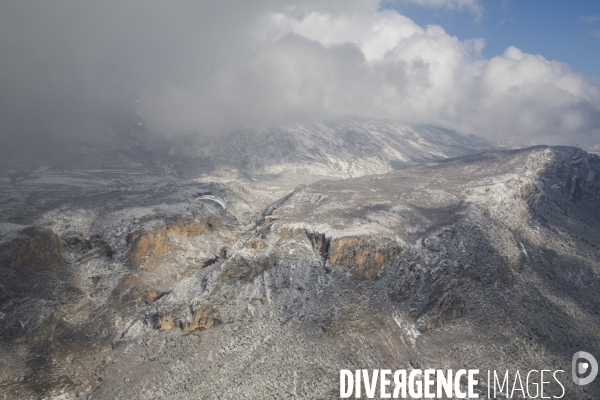 Vol dans un nuage de neige du Verdon