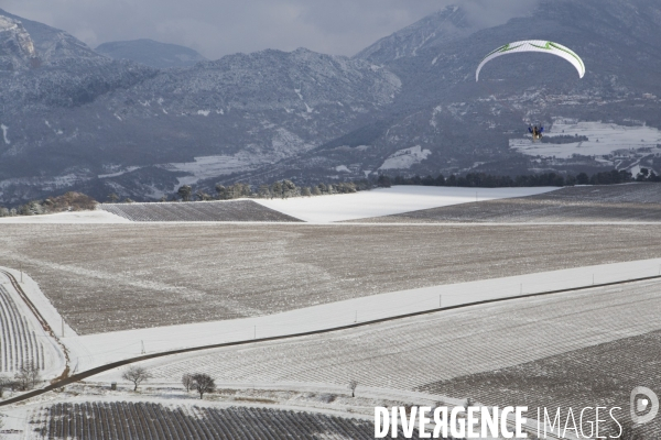 Vol dans un nuage de neige du Verdon