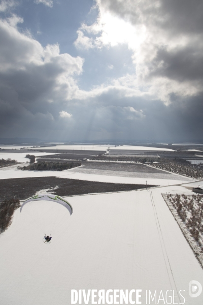Vol dans un nuage de neige du Verdon