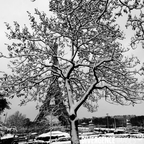 Neige à Paris. Snow in Paris.