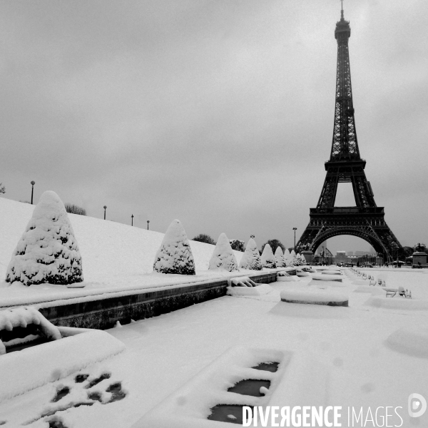 Neige à Paris. Snow in Paris.