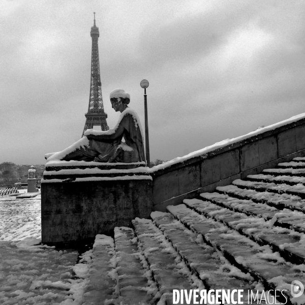 Neige à Paris. Snow in Paris.