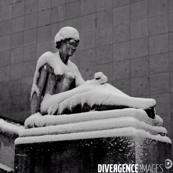 Neige à Paris. Snow in Paris.