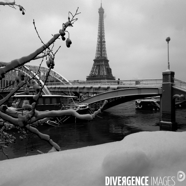 Neige à Paris. Snow in Paris.