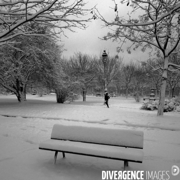 Neige à Paris. Snow in Paris.