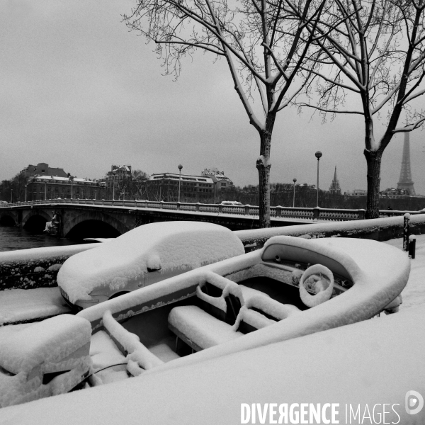 Neige à Paris. Snow in Paris.