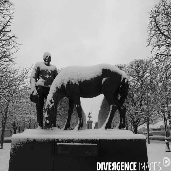 Neige à Paris. Snow in Paris.