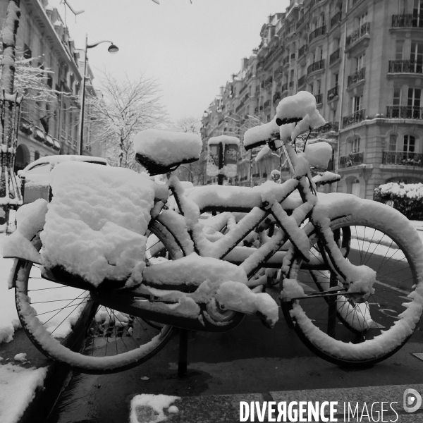 Neige à Paris. Snow in Paris.