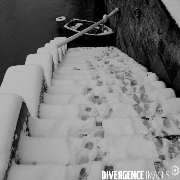 Neige à Paris. Snow in Paris.