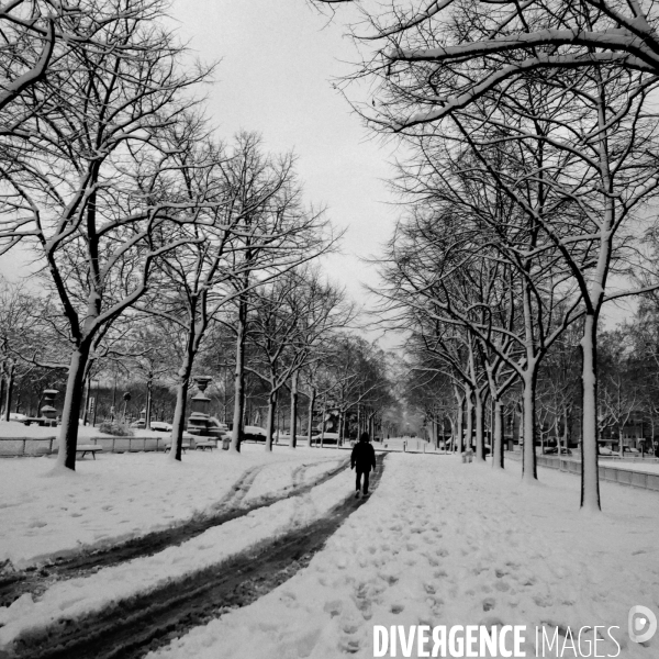 Neige à Paris. Snow in Paris.