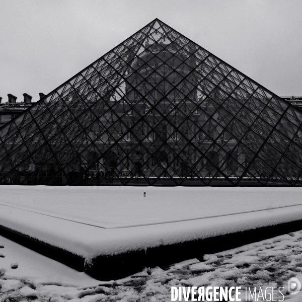 Neige à Paris. Snow in Paris.