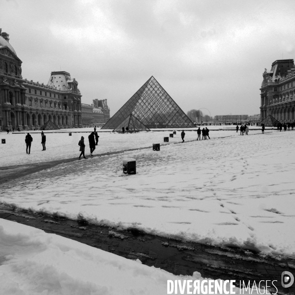 Neige à Paris. Snow in Paris.