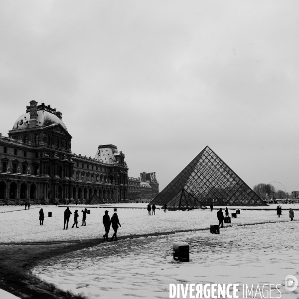 Neige à Paris. Snow in Paris.