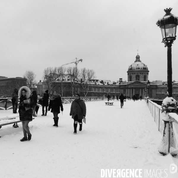 Neige à Paris. Snow in Paris.