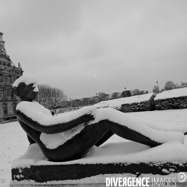 Neige à Paris. Snow in Paris.