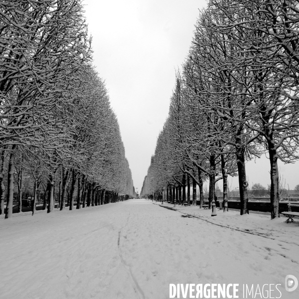 Neige à Paris. Snow in Paris.