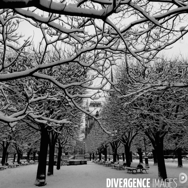 Neige à Paris. Snow in Paris.