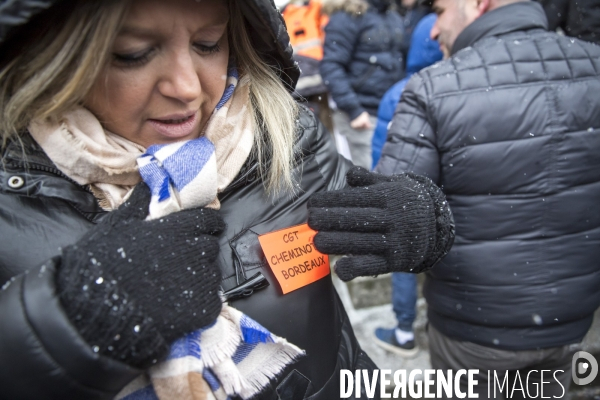 Rassemblement de cheminots CGT devant la direction régionale de la SNCF à Bordeaux