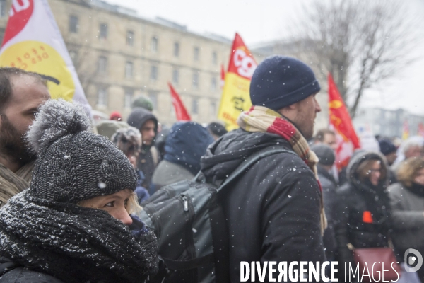 Rassemblement de cheminots CGT devant la direction régionale de la SNCF à Bordeaux