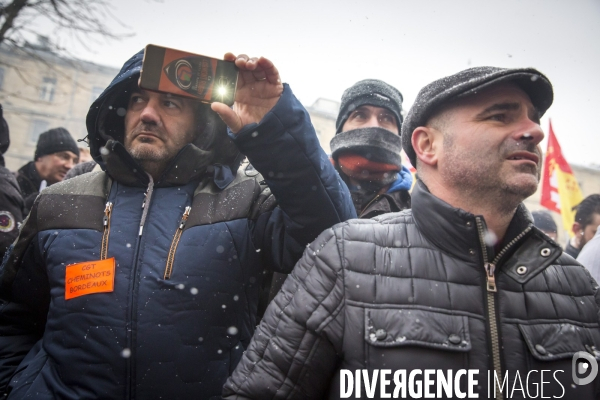 Rassemblement de cheminots CGT devant la direction régionale de la SNCF à Bordeaux