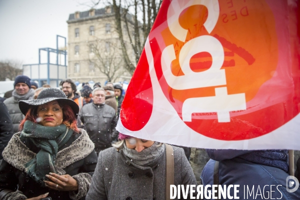 Rassemblement de cheminots CGT devant la direction régionale de la SNCF à Bordeaux