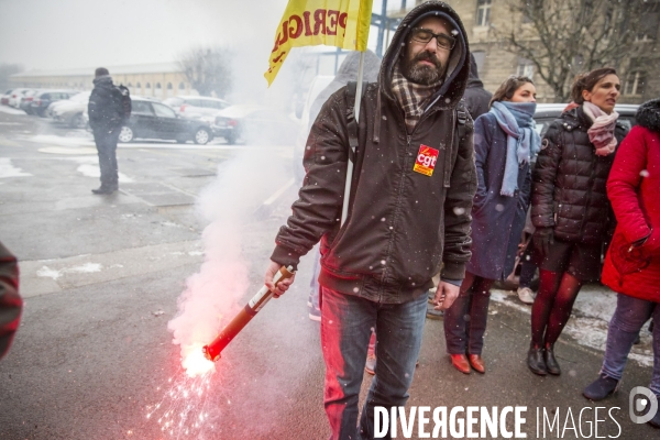 Rassemblement de cheminots CGT devant la direction régionale de la SNCF à Bordeaux