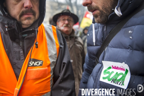 Rassemblement de cheminots CGT devant la direction régionale de la SNCF à Bordeaux