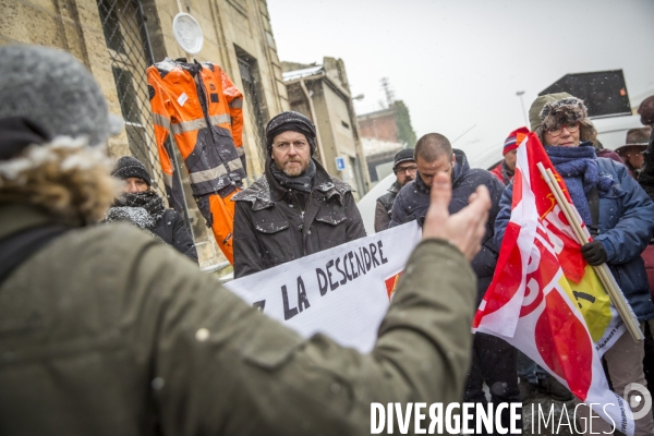 Rassemblement de cheminots CGT devant la direction régionale de la SNCF à Bordeaux