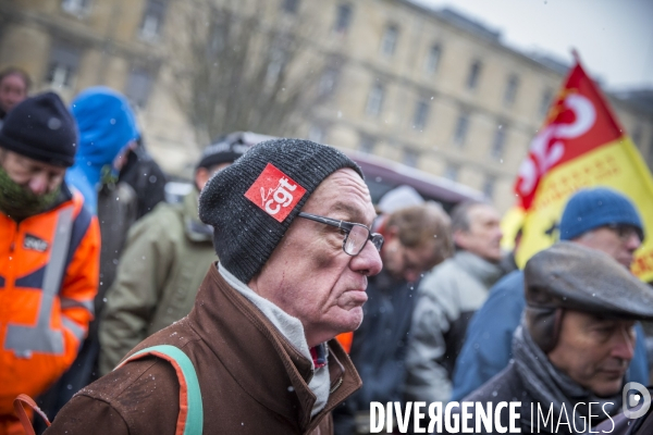 Rassemblement de cheminots CGT devant la direction régionale de la SNCF à Bordeaux