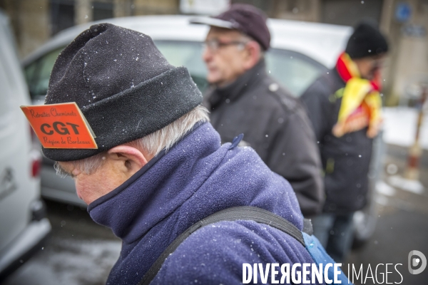 Rassemblement de cheminots CGT devant la direction régionale de la SNCF à Bordeaux