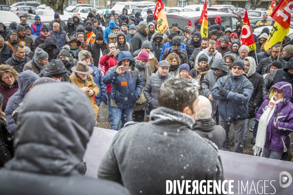 Rassemblement de cheminots CGT devant la direction régionale de la SNCF à Bordeaux