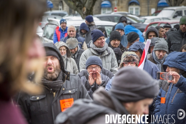 Rassemblement de cheminots CGT devant la direction régionale de la SNCF à Bordeaux