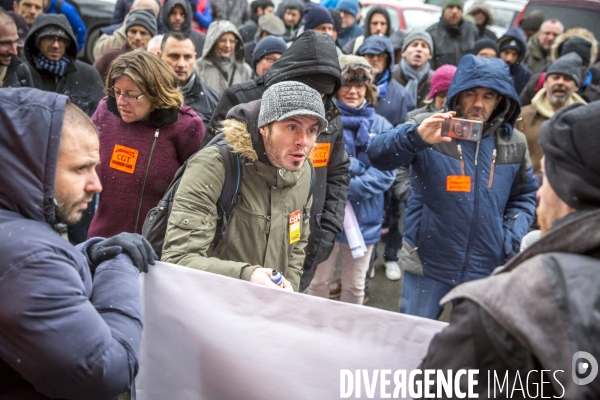 Rassemblement de cheminots CGT devant la direction régionale de la SNCF à Bordeaux