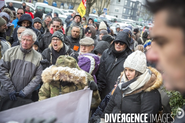 Rassemblement de cheminots CGT devant la direction régionale de la SNCF à Bordeaux