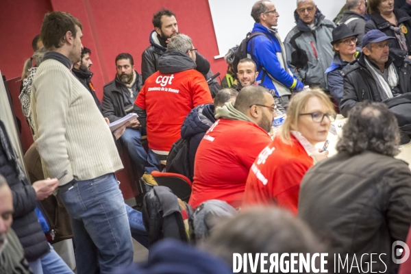 Rassemblement de cheminots CGT devant la direction régionale de la SNCF à Bordeaux