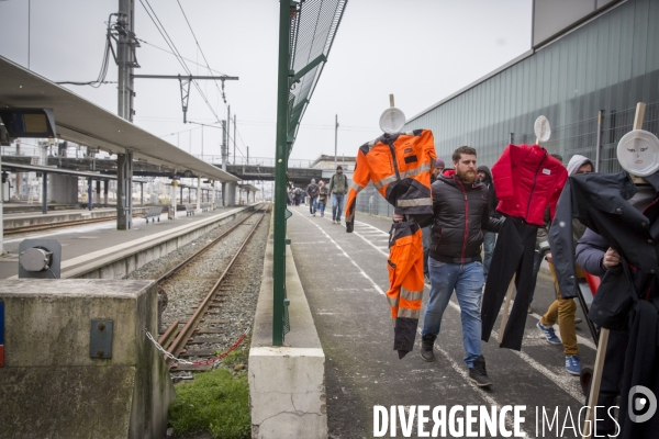 Rassemblement de cheminots CGT devant la direction régionale de la SNCF à Bordeaux
