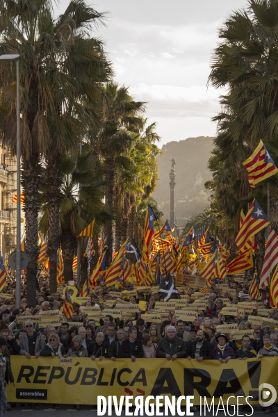 Barcelone, la rue fait pression sur les politiques