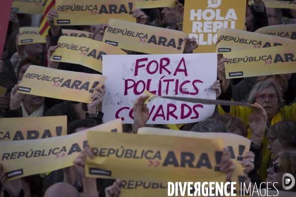 Barcelone, la rue fait pression sur les politiques